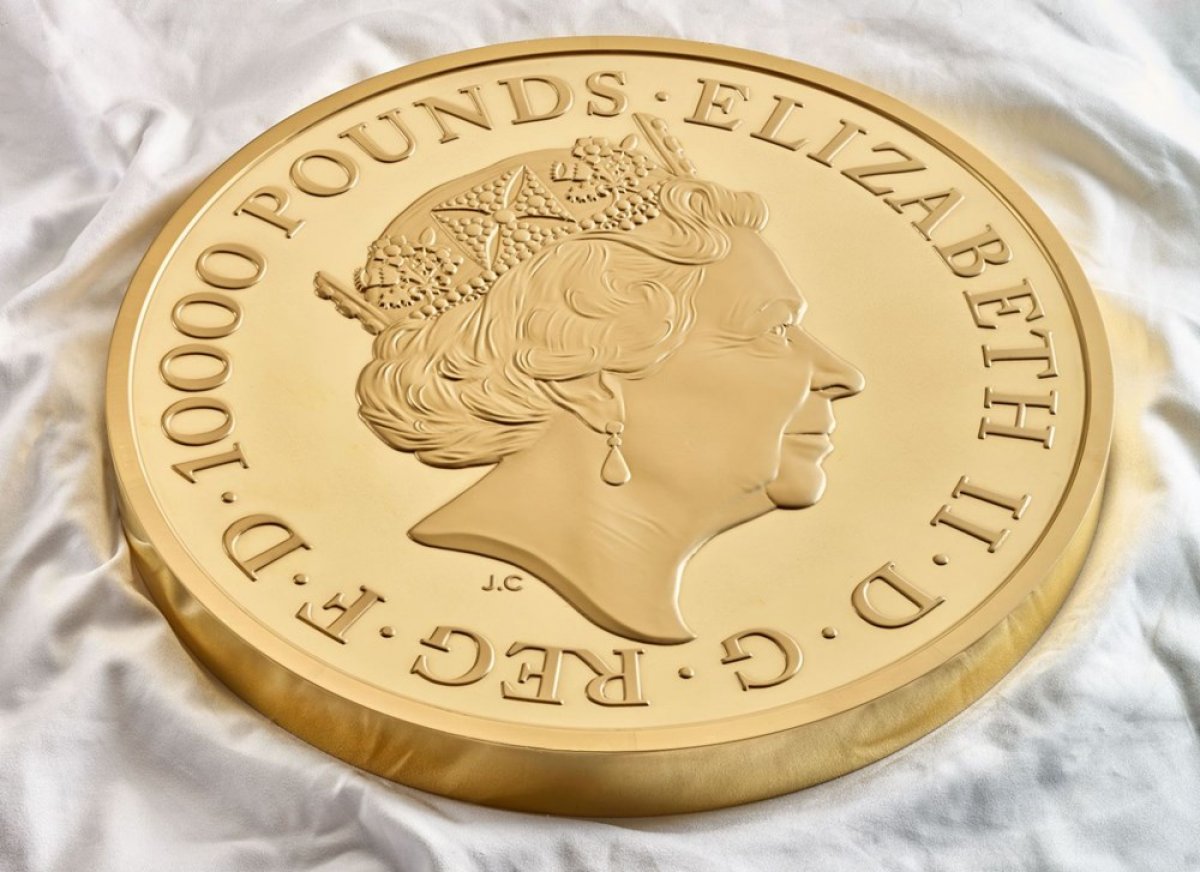 Coin produced in the UK, which took 400 hours to make #2