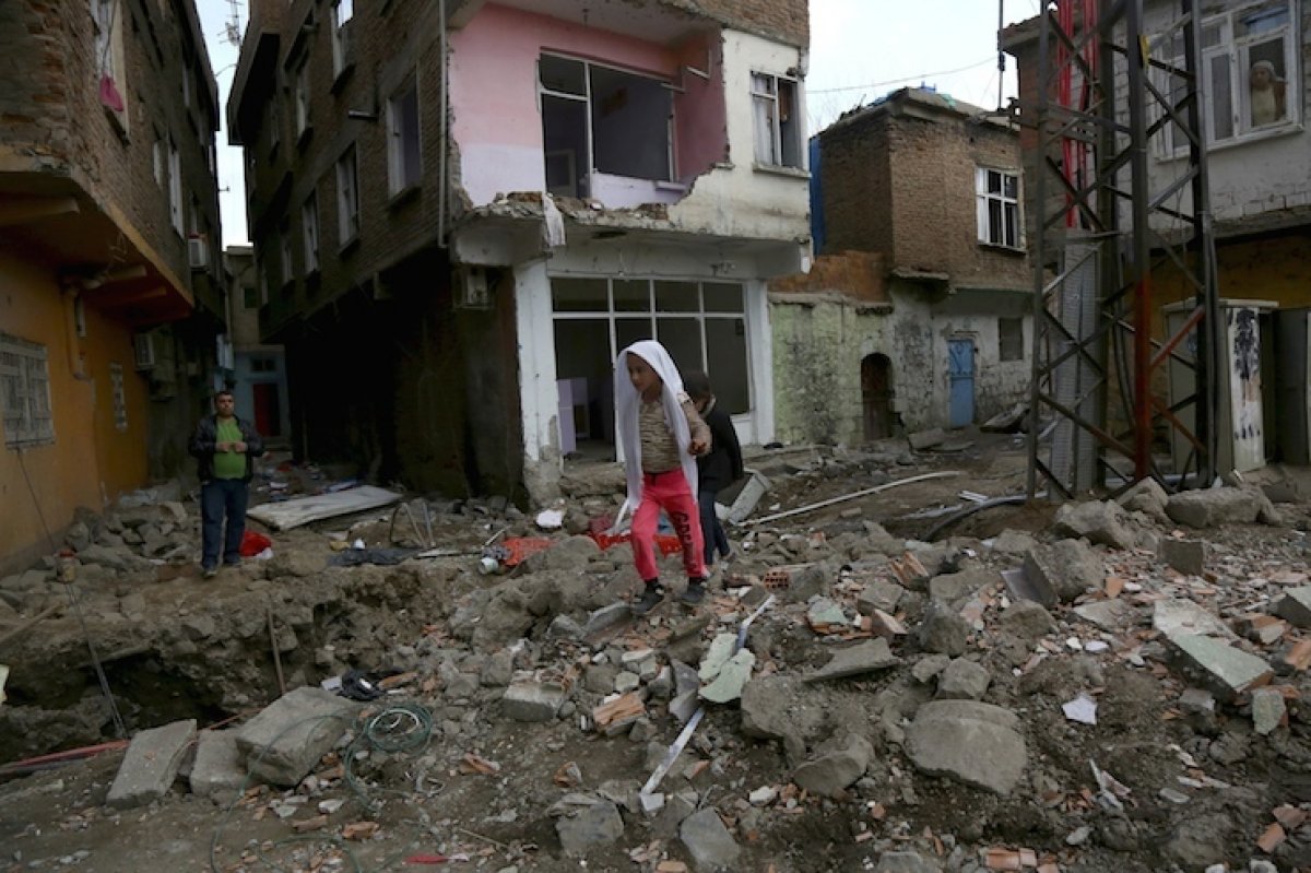 Sur’da yapımı tamamlanan yapılar hak sahiplerine teslim edilecek