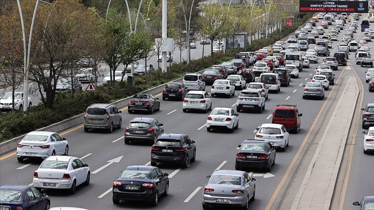 Tam kapanma öncesi yoğunluk, akaryakıt satışlarını yüzde 25 artırdı