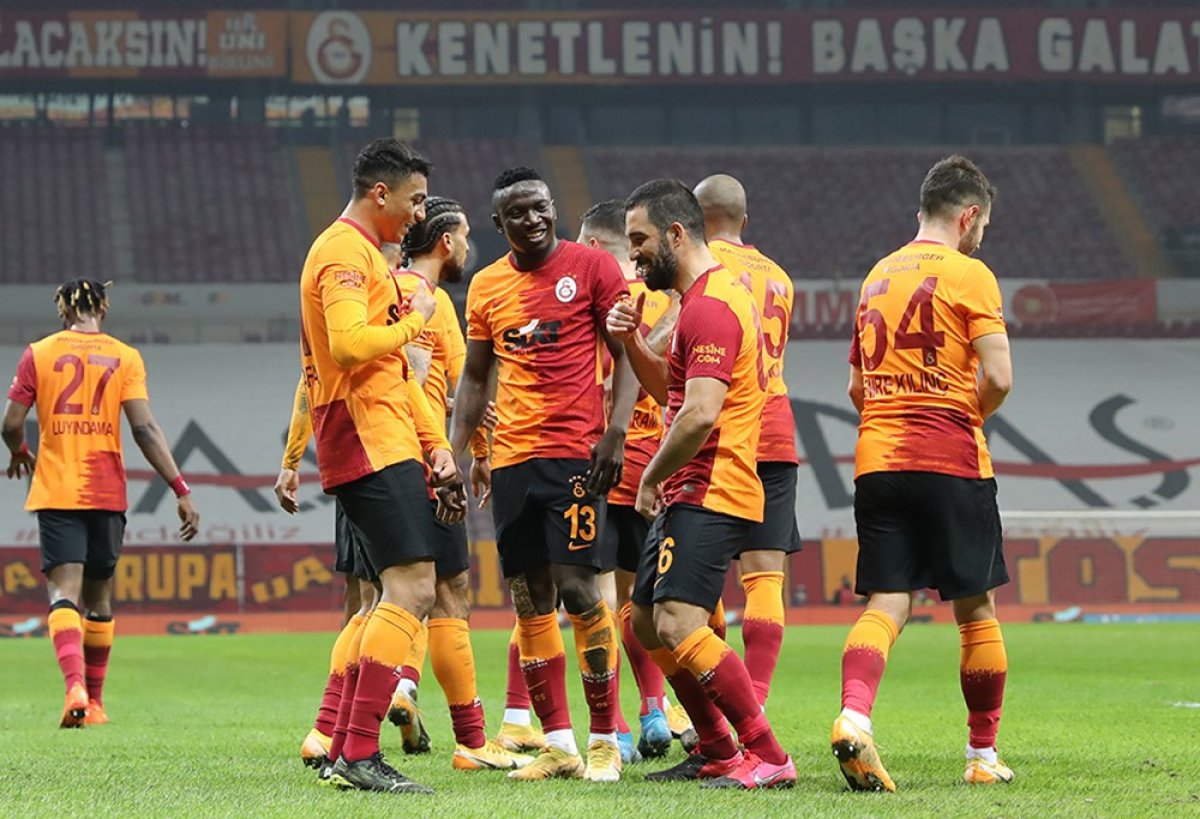 Galatasaray'da 12 oyuncunun sözleşmesi sona eriyor