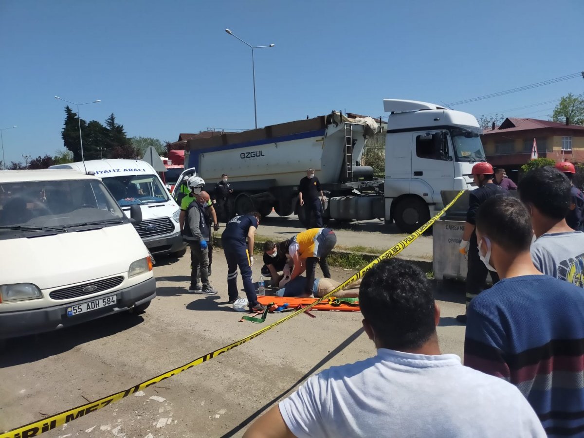 Samsun’da kaza yapan araç kaldırımda yürüyen çifte çarptı