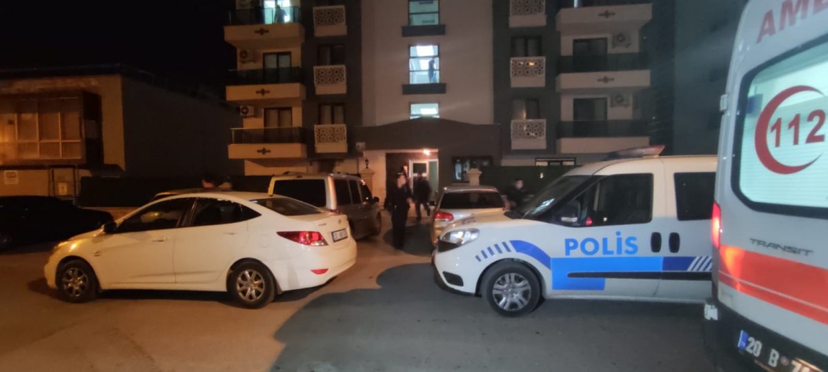 Denizli’de kıskançlık krizine girdi, bir kişiyi bıçakladı