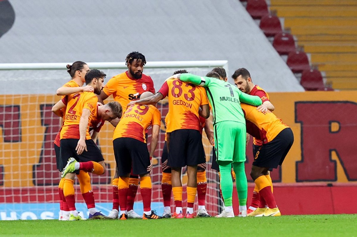 Galatasaray'da 12 oyuncunun sözleşmesi sona eriyor