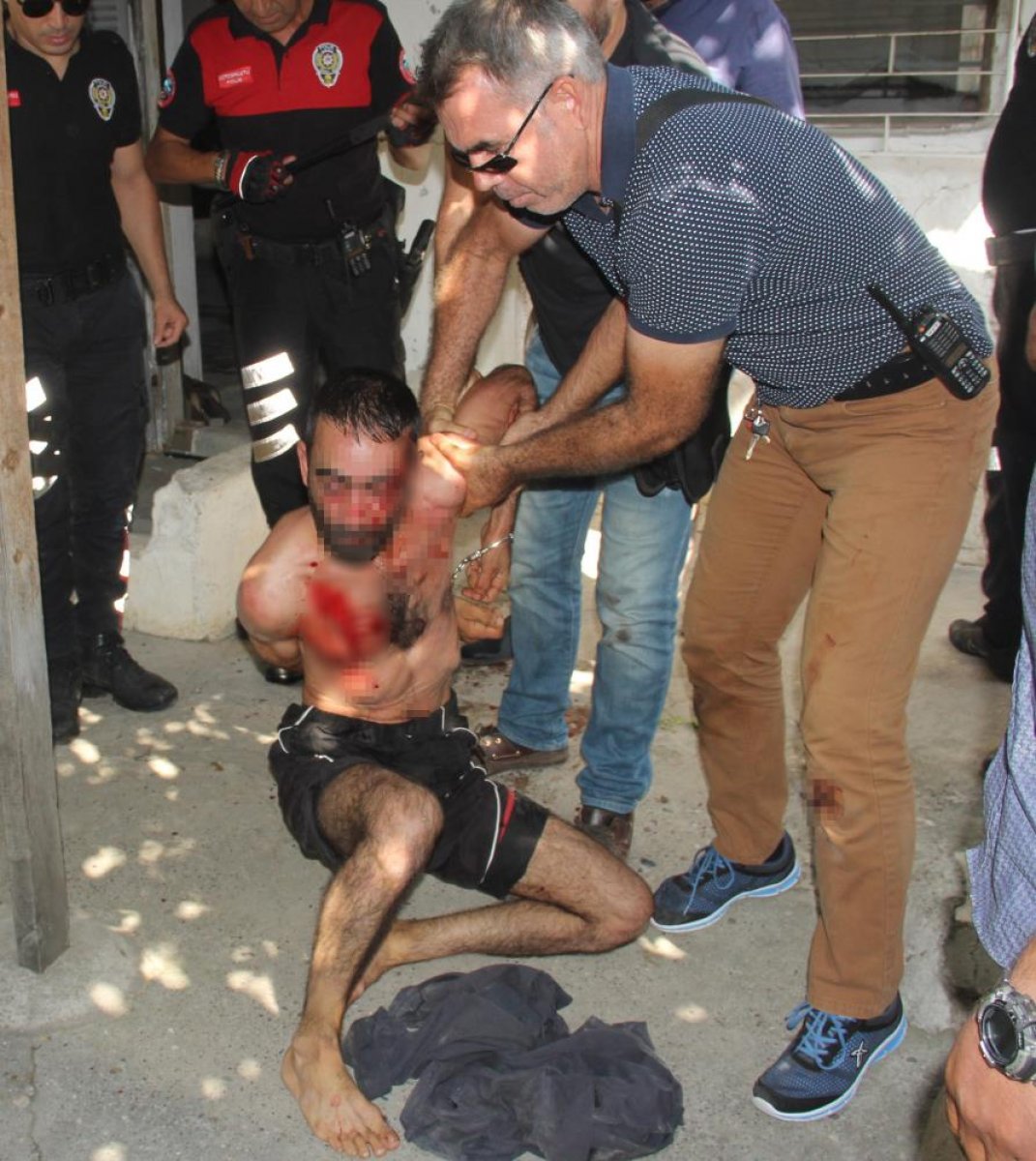 Adana'da, babası ve ağabeyini öldüren zanlının polise saldırdığı ortaya çıktı