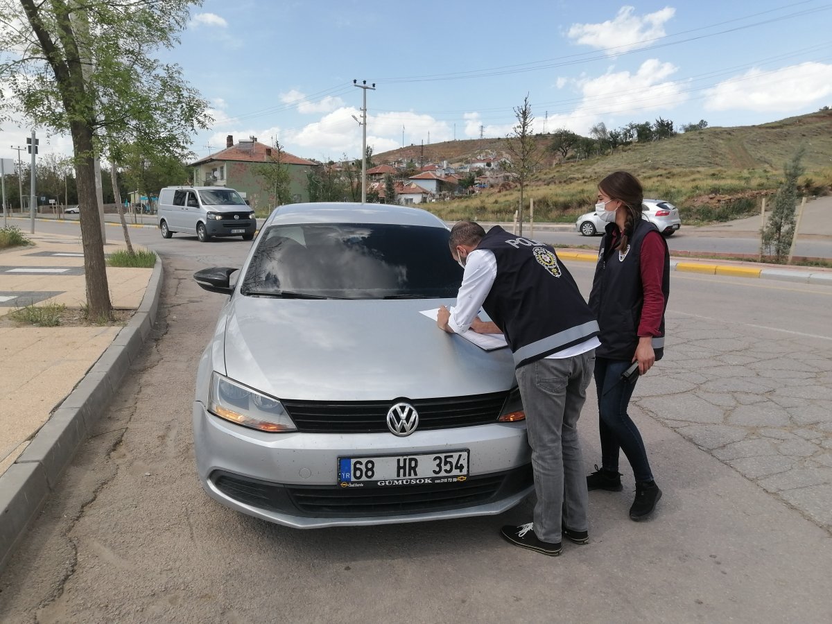 Aksaray'da kısıtlamayı ihlal etti, kendini araca kilitledi