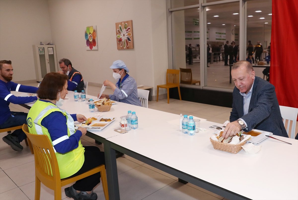 Cumhurbaşkanı Erdoğan, Tuzla da işçilerle iftar yaptı #10