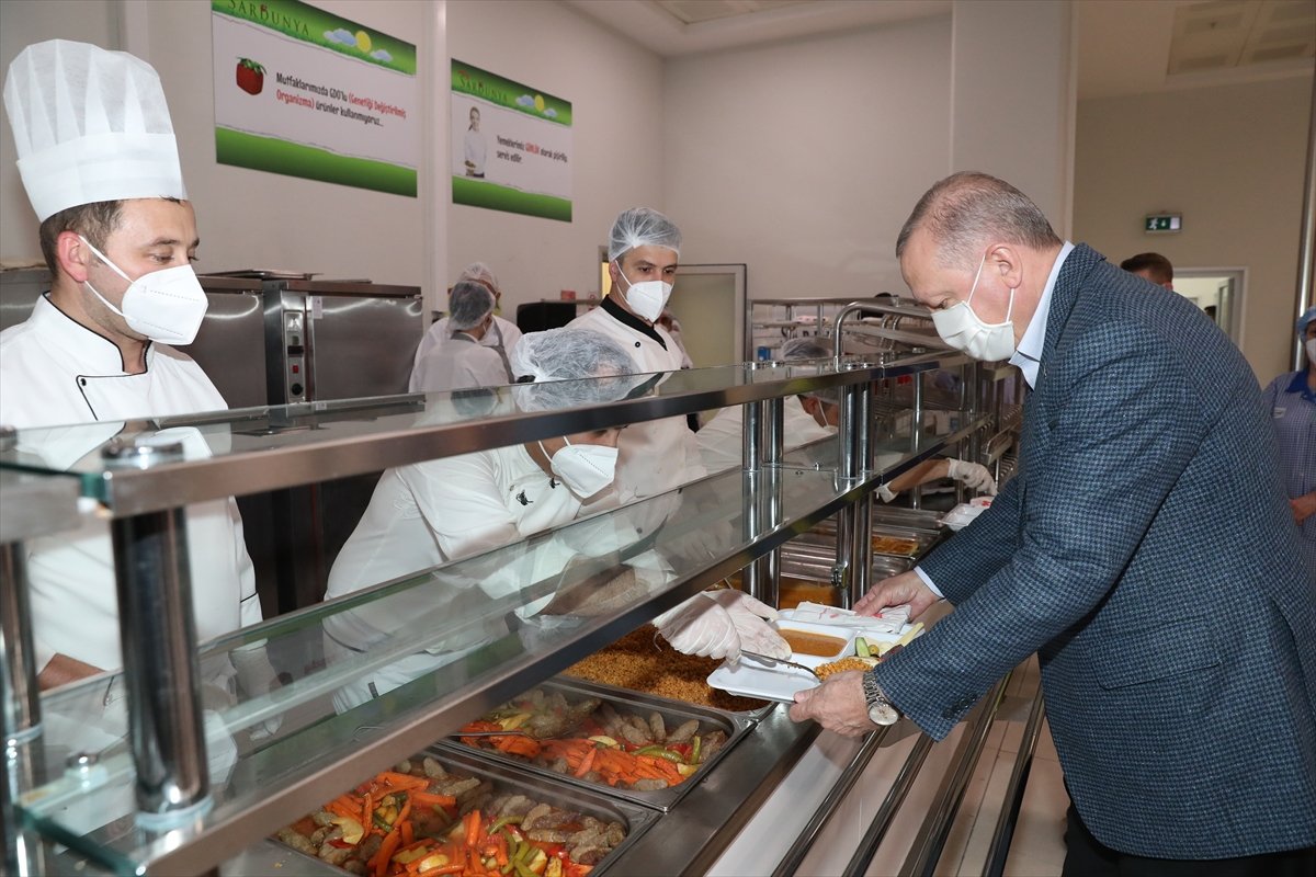 Cumhurbaşkanı Erdoğan, Tuzla da işçilerle iftar yaptı #2