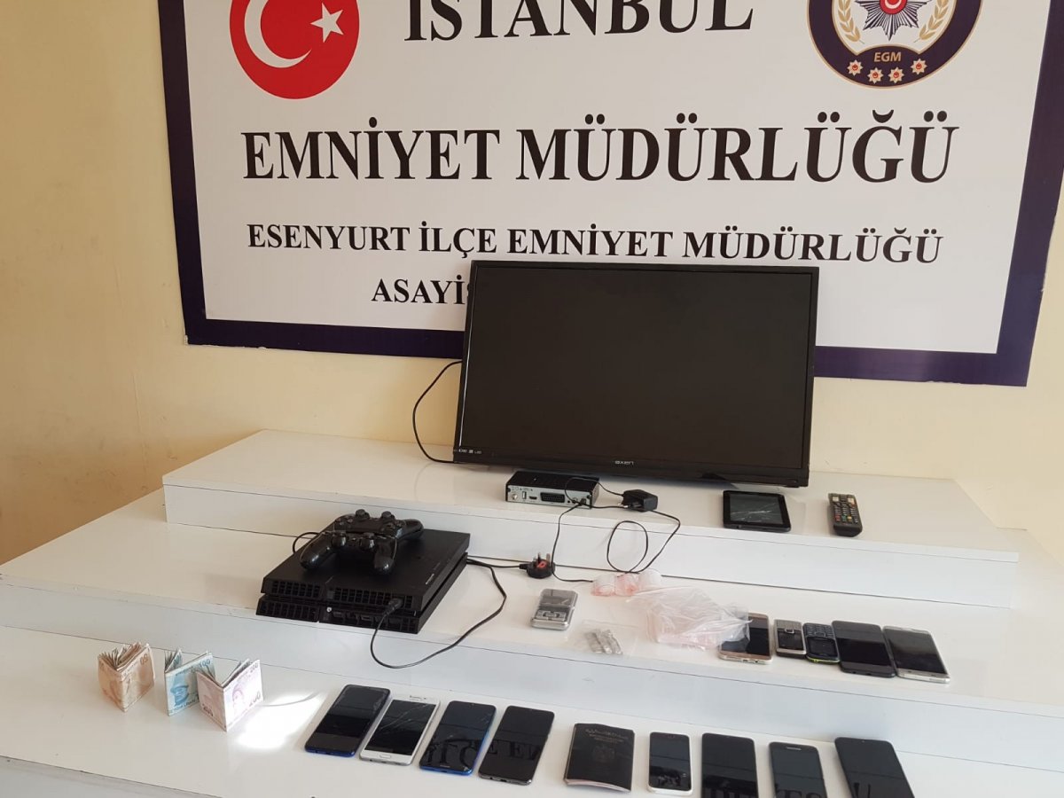 Esenyurt'taki teknolojik alet hırsızı kamerada