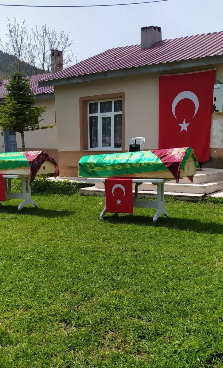 Kastamonu'da yangında ölen anne kız toprağa verildi