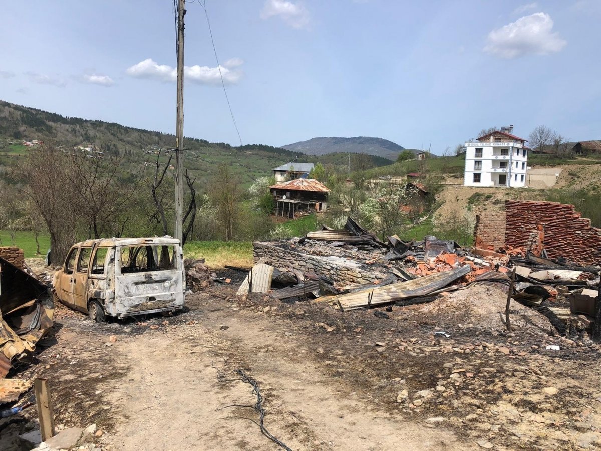 Kastamonu'da yangında ölen anne kız toprağa verildi