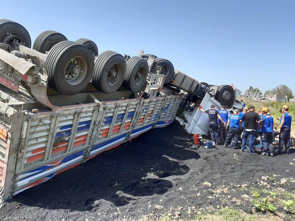 Adana'da kamyon sürücüsünün feci ölümü