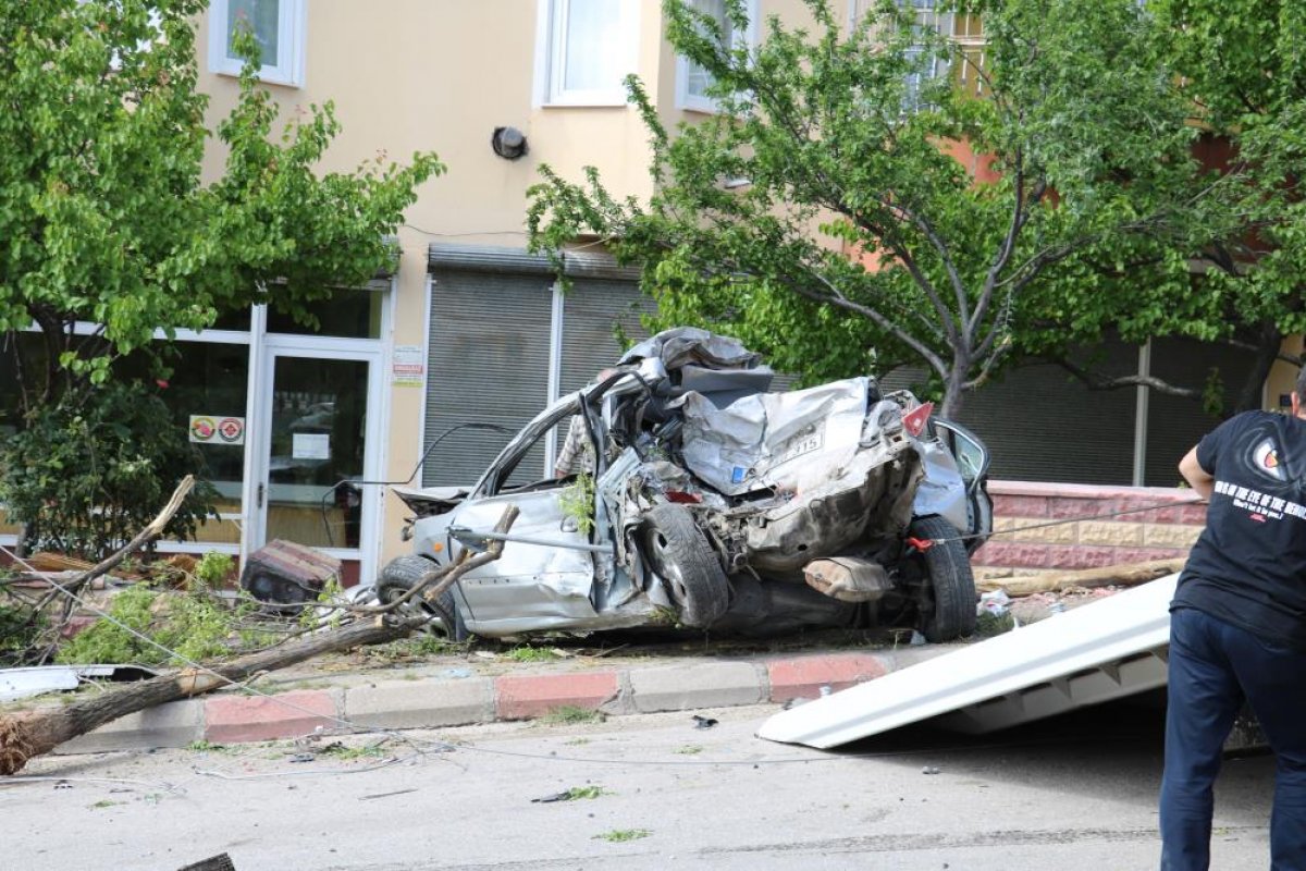 Kahramanmaraş'ta freni boşalan kamyon 3 araca çarptı