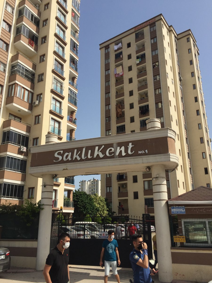 Adana'daki öğretmen, komşusunu 'yan baktığı' için vurdu