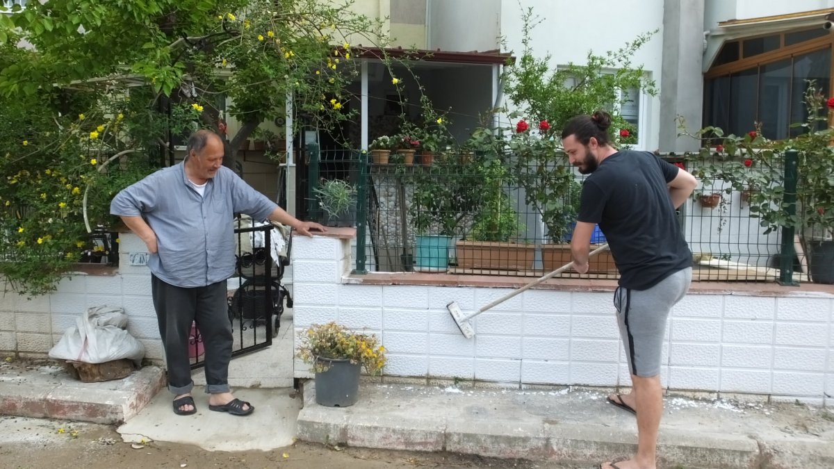 Balıkesir'de tam kapanmayla bahçe bakımlarına özen gösterildi