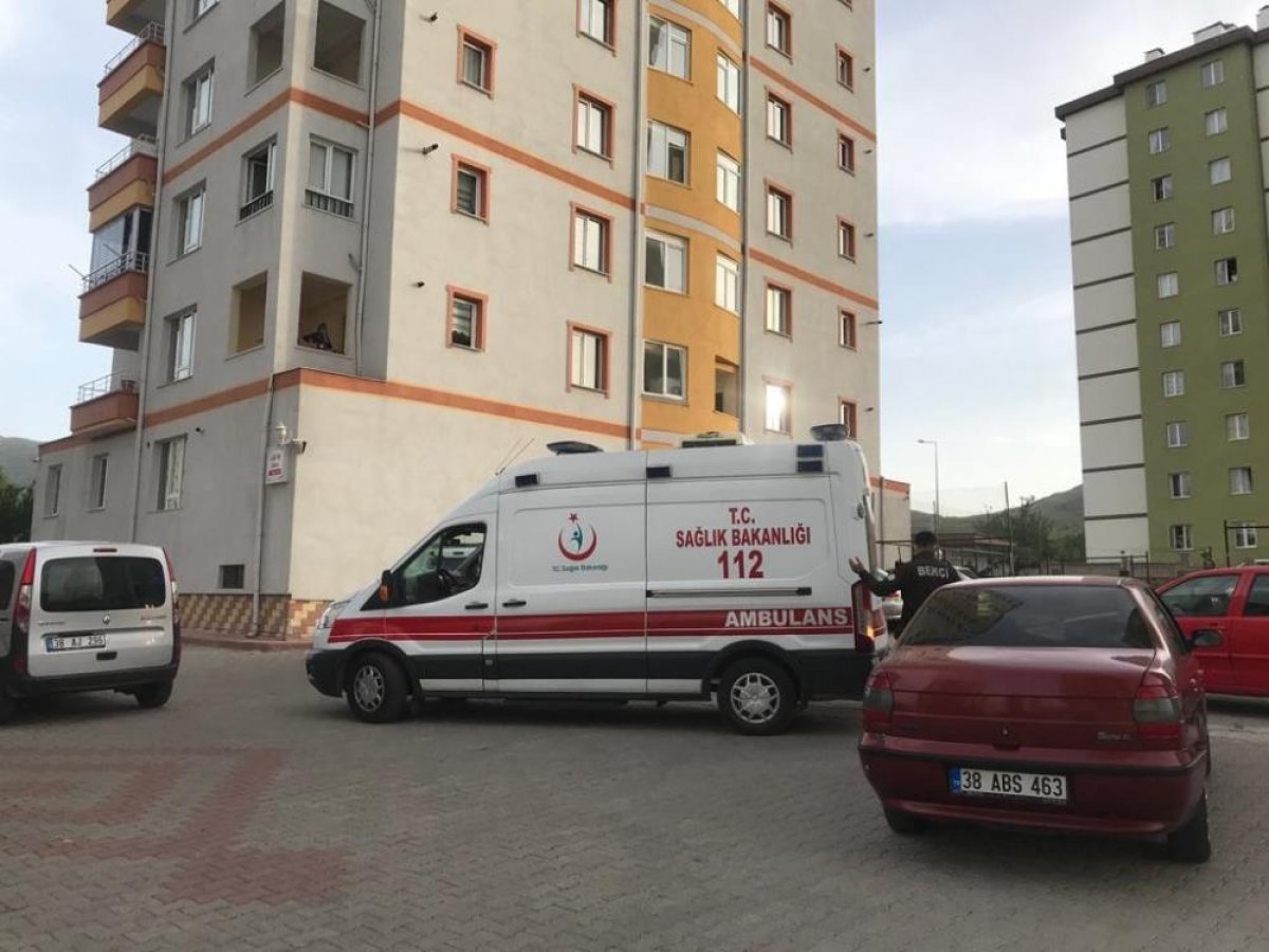 Kayseri'de 11'inci kattan düşen çocuk hayatını kaybetti