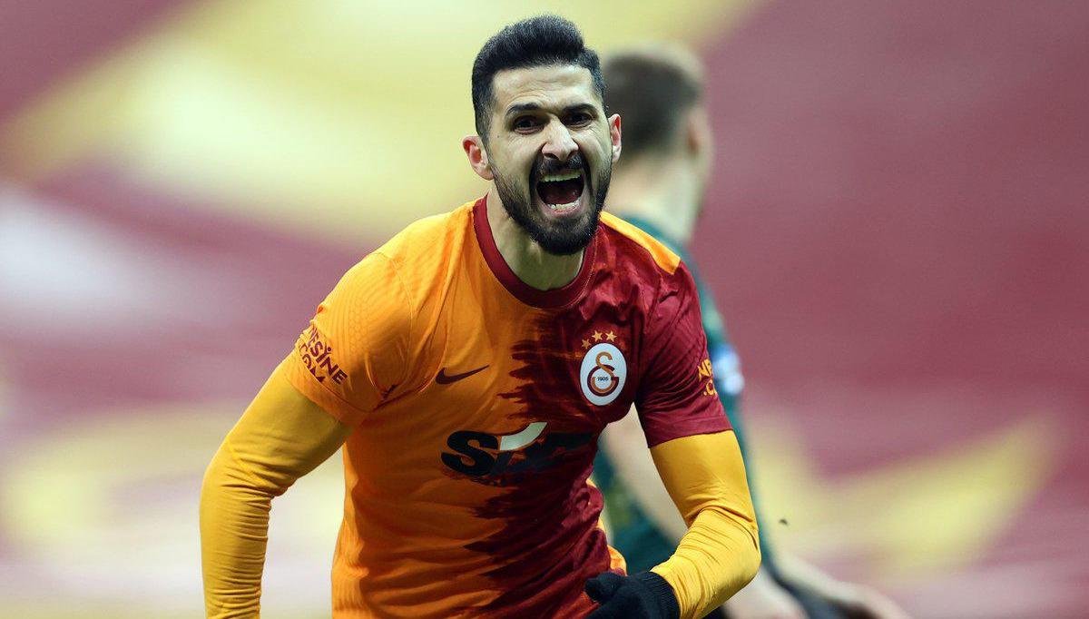 Emre Akbaba yeni sözleşmeyi kaptı