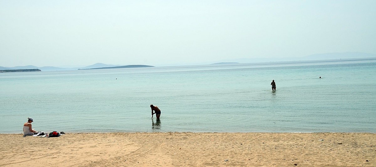Didim'de turist çırılçıplak yüzdü