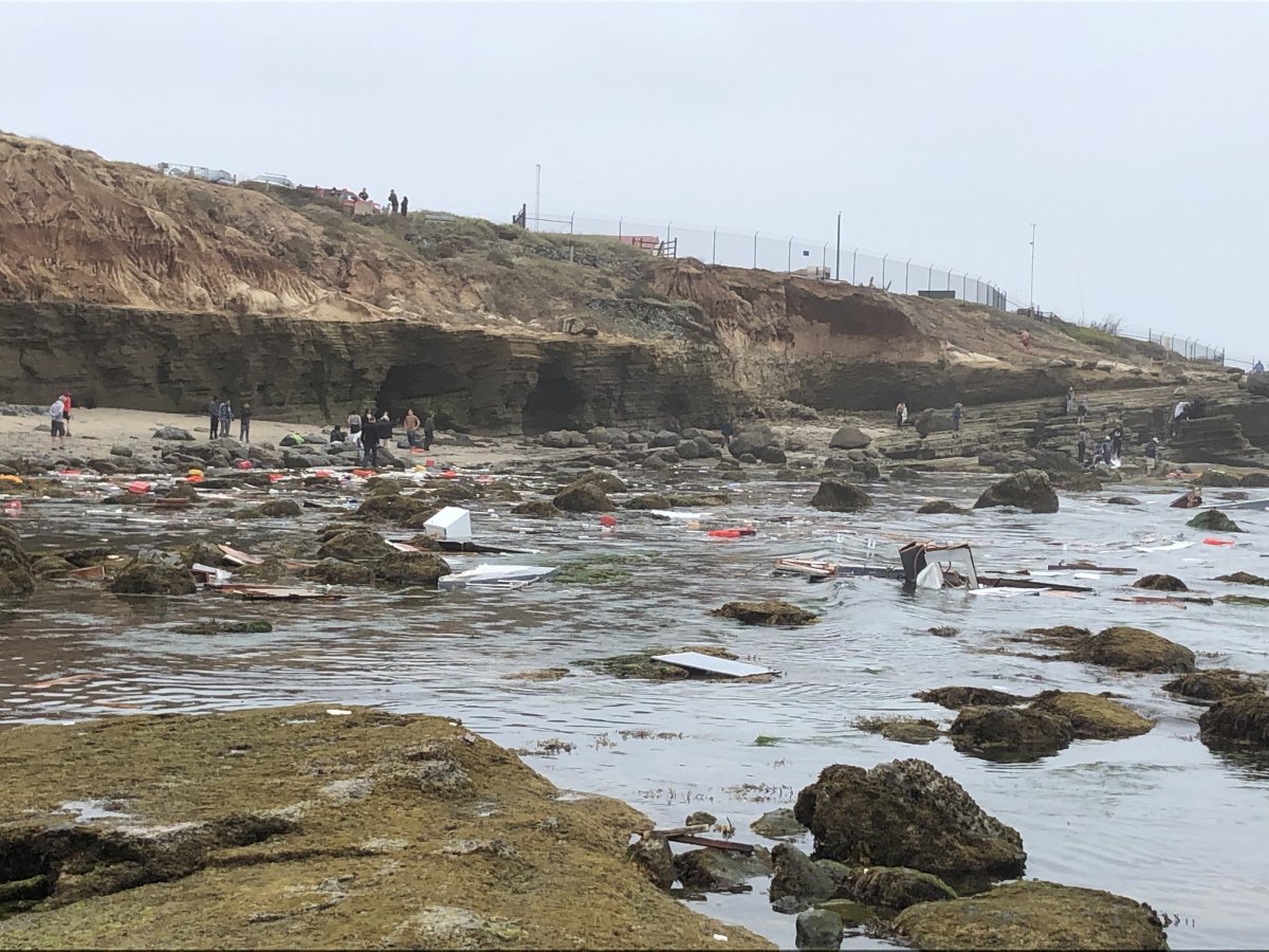 California açıklarında alabora olan gemide 2 kişi öldü