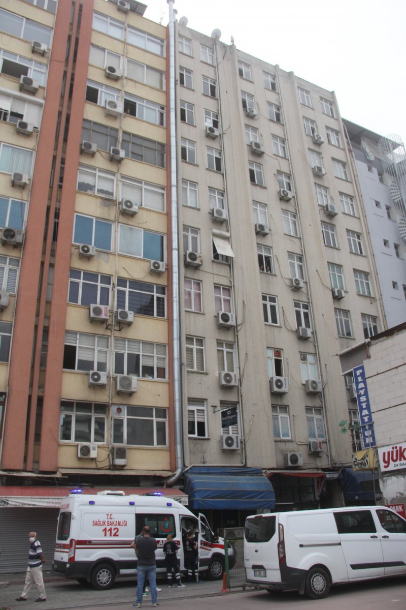Adana’da 9 katlı iş hanının çatısından düşen kadın öldü
