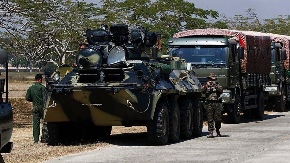 Myanmar’da orduya ait helikopter düşürüldü