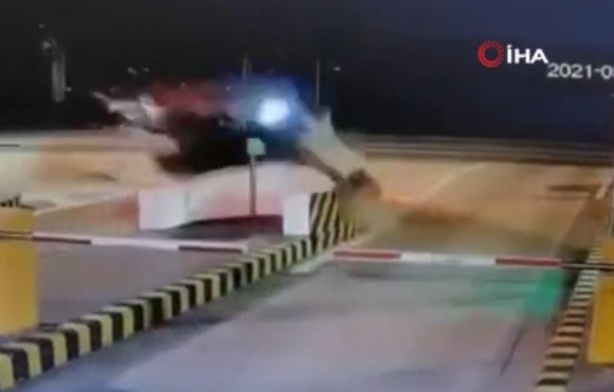 The vehicle that hit the toll booth in China rolled over in the air #2