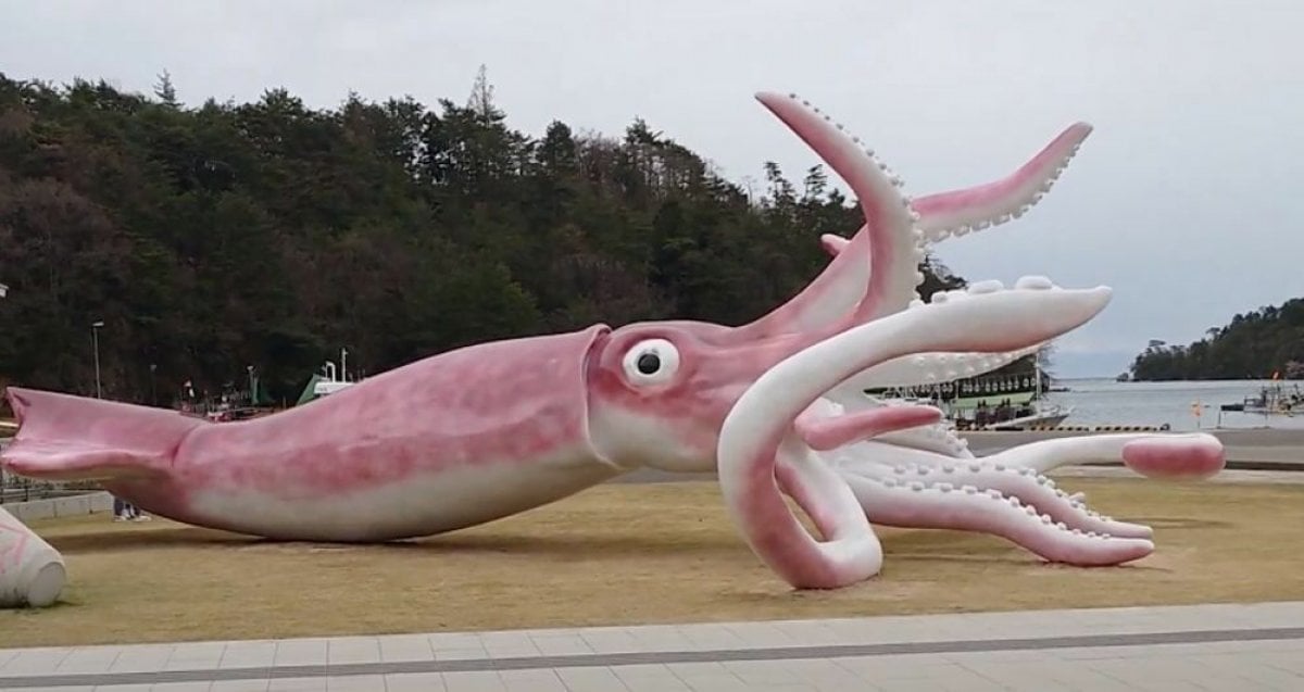 They made a squid statue in Japan with the coronavirus aid grant #1