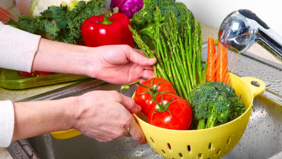 Use baking soda instead of vinegar water against pesticide threat