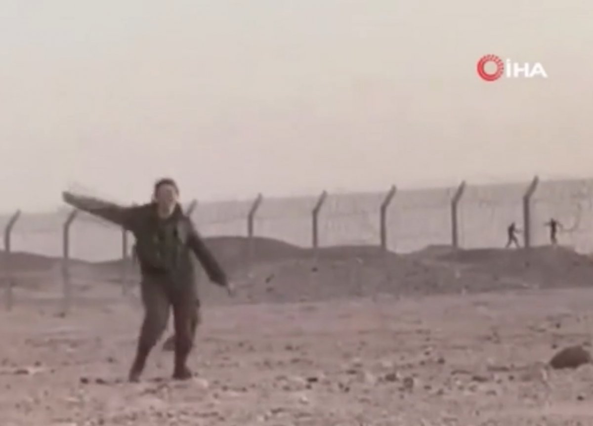 Israeli and Egyptian soldiers danced across the border #2