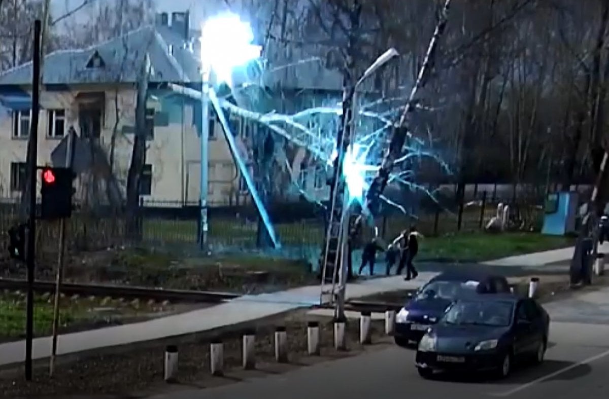 Miraculous salvation from broken electrical wires in Russia #3