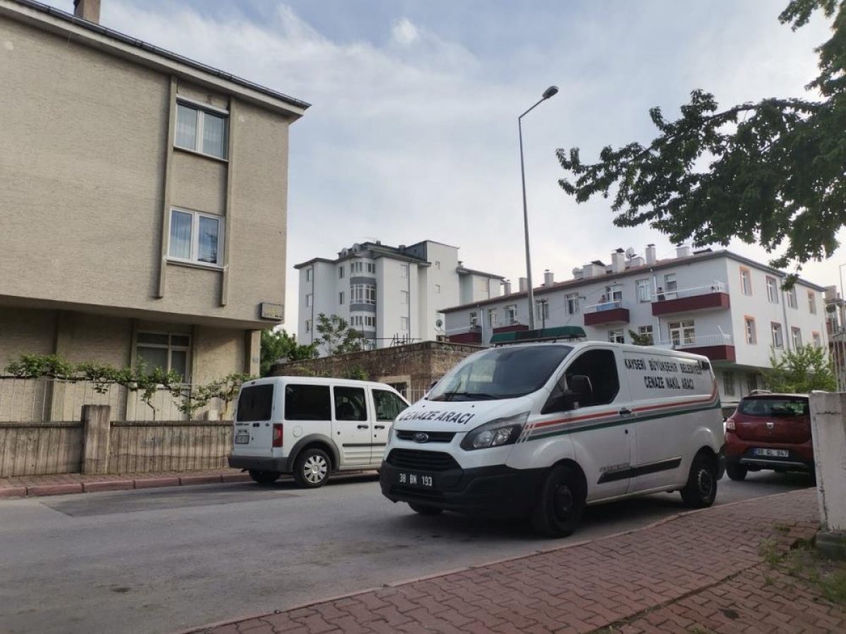 Kayseri'de aniden fenalaşan kadın hayatını kaybetti