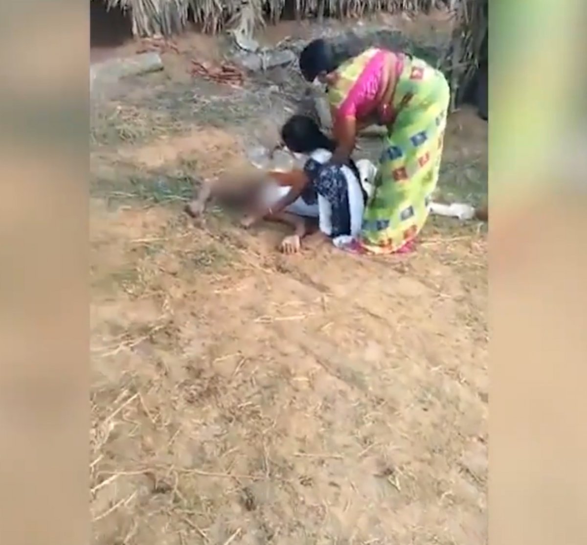 Young girl in India tried to make her father, who has coronavirus, drink water #1