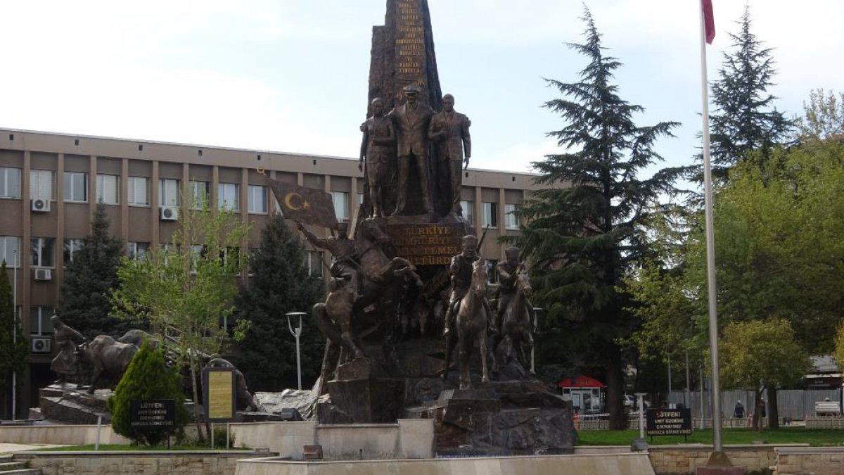 Uşak'ta cadde ve sokaklara denetim noktaları kuruldu