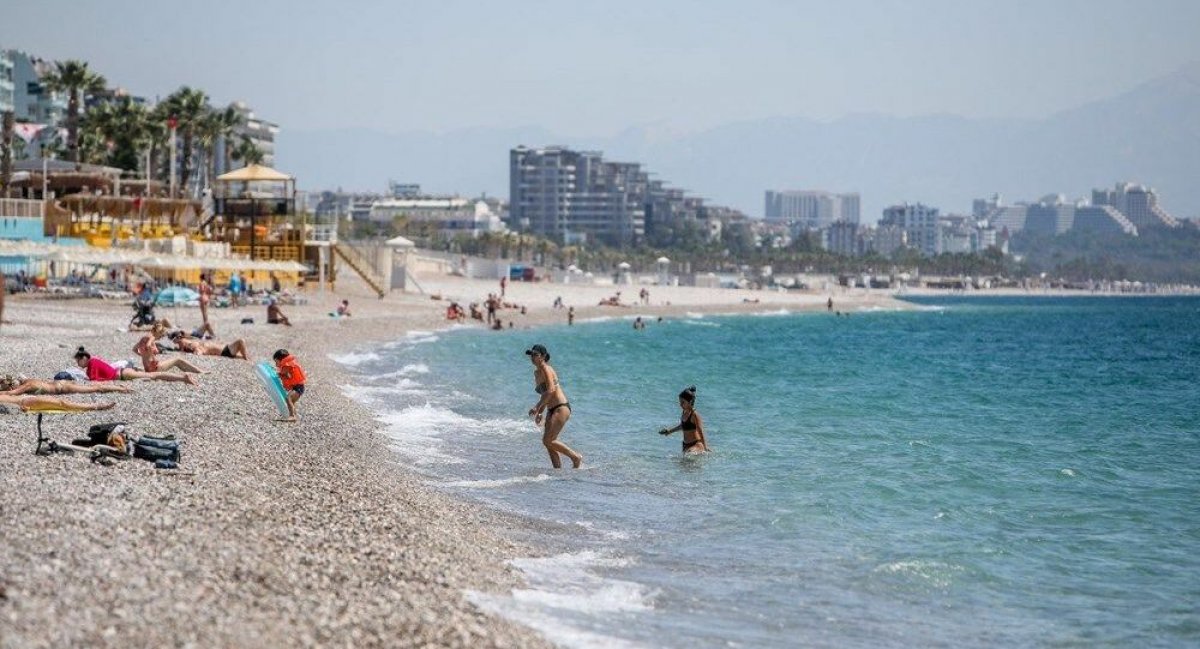 Deniz, kum, güneş: Antalya da plajlar turistlere kaldı  #3