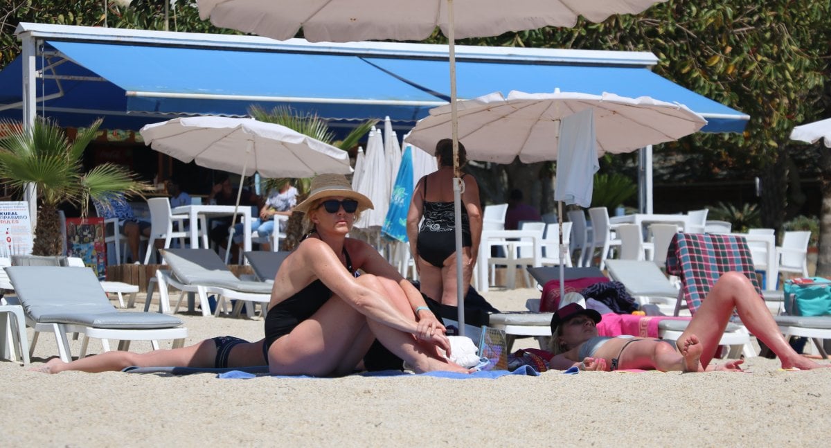 Deniz, kum, güneş: Antalya da plajlar turistlere kaldı  #1