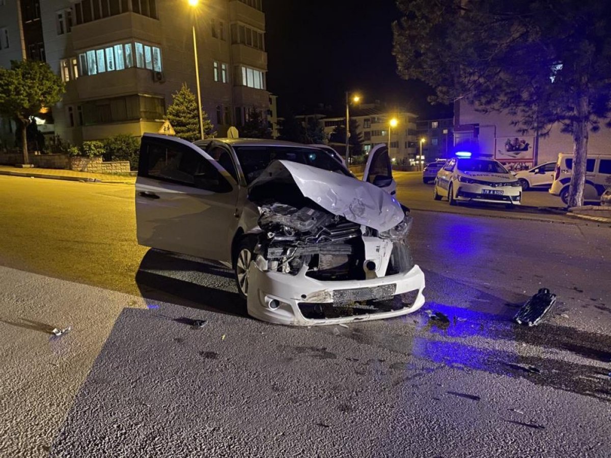 Karabük te iki otomobil çarpıştı: 4 yaralı #2
