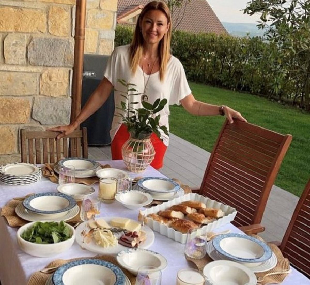 Pınar ALtuğ un iftar sofrası olay oldu #1
