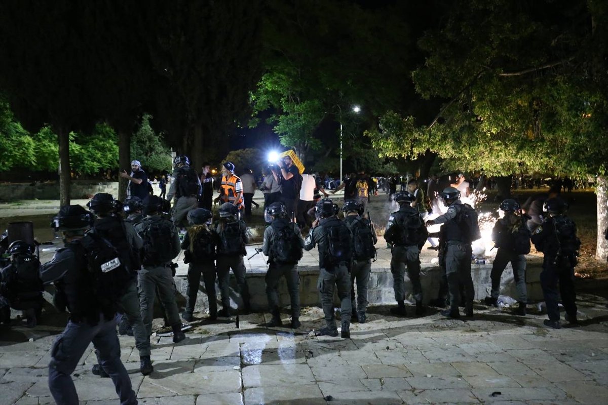 Israeli police attacked the congregation in Al-Aqsa Mosque #4