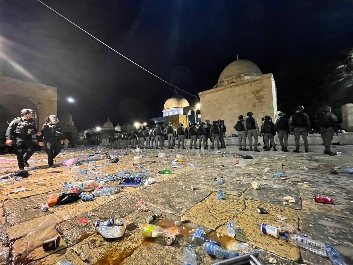 Israeli police attacked the congregation in Al-Aqsa Mosque #1