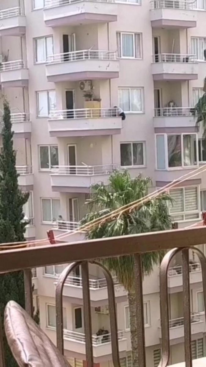 Mersin de tehlikeli kaçış: Polisi görünce balkondan 5 nci kata indi #1