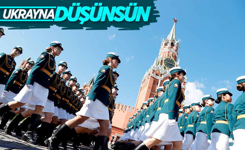 Moskova'da askeri geçit töreninin provası