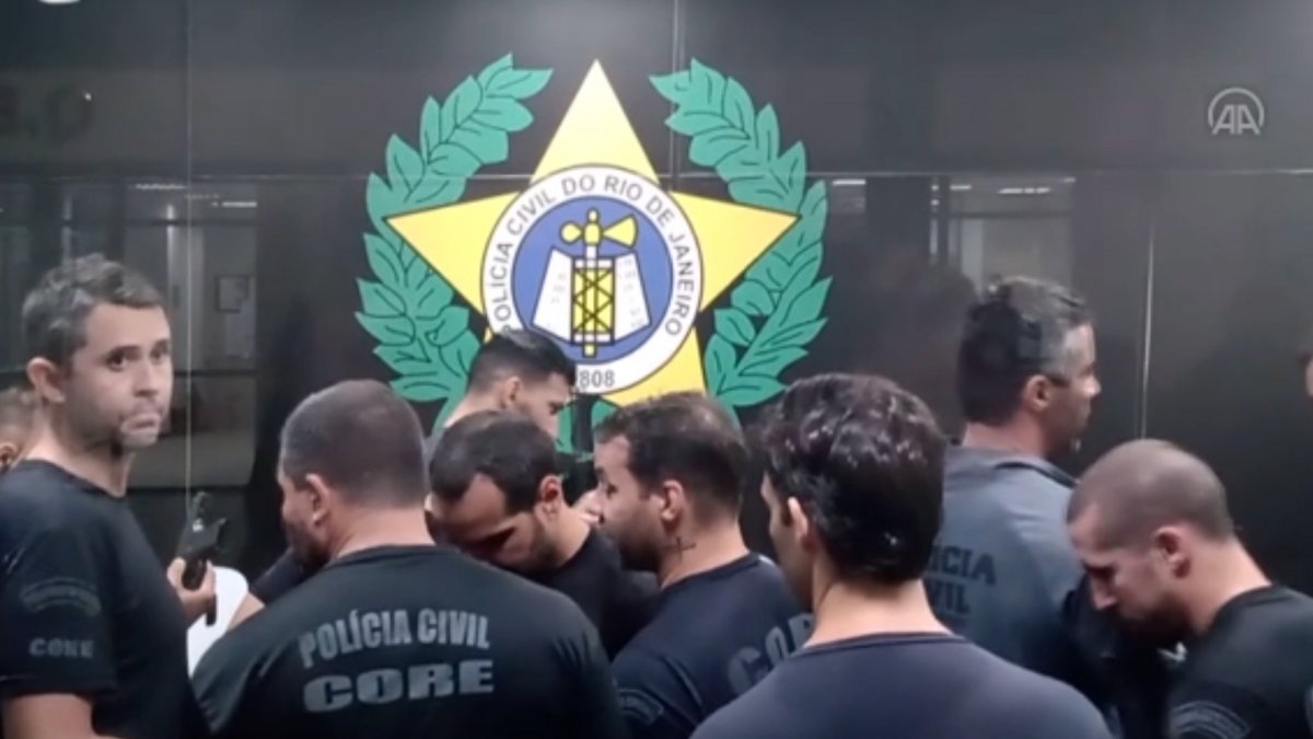 Raid on drug gang in Brazil, clashes in metro station #6