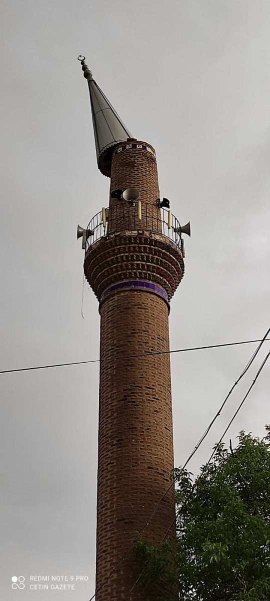 Ankara’daki fırtına minarenin külahını devirdi #4