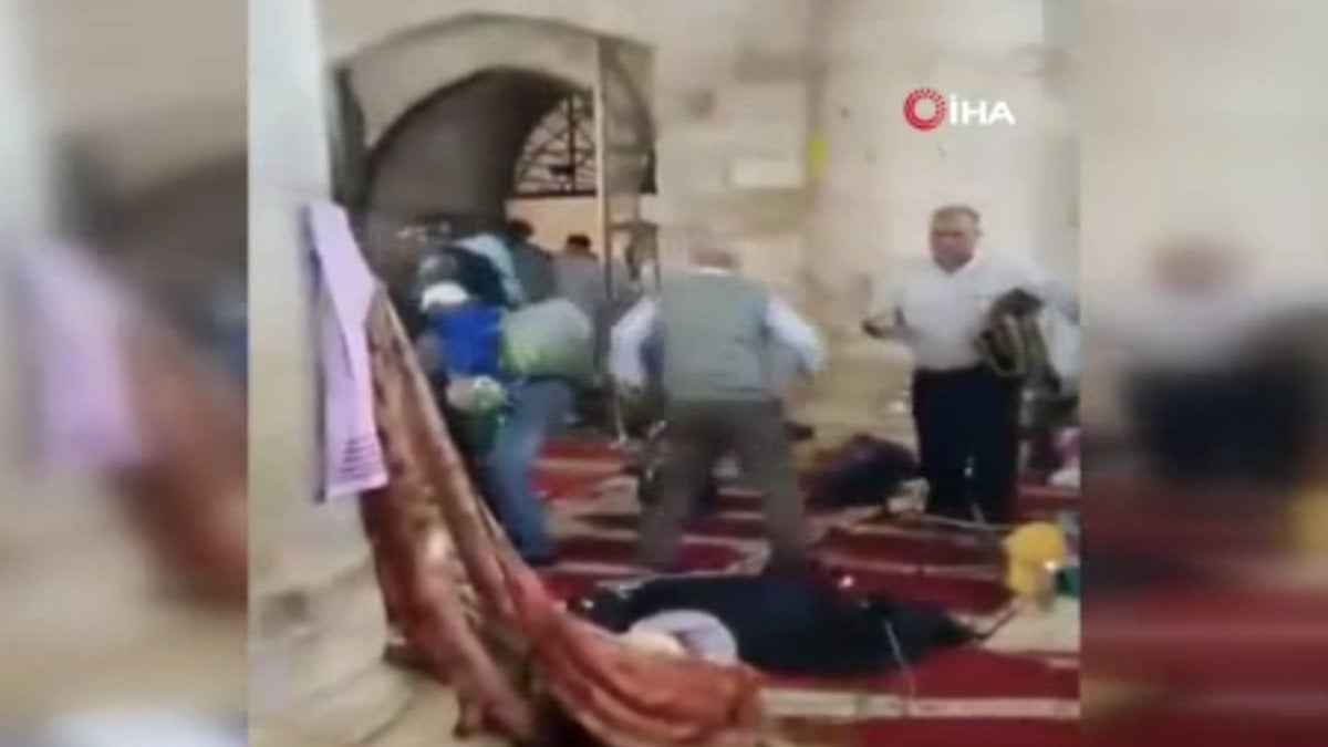 The moment of the Israeli forces' attack on Al-Aqsa Mosque is on camera #2