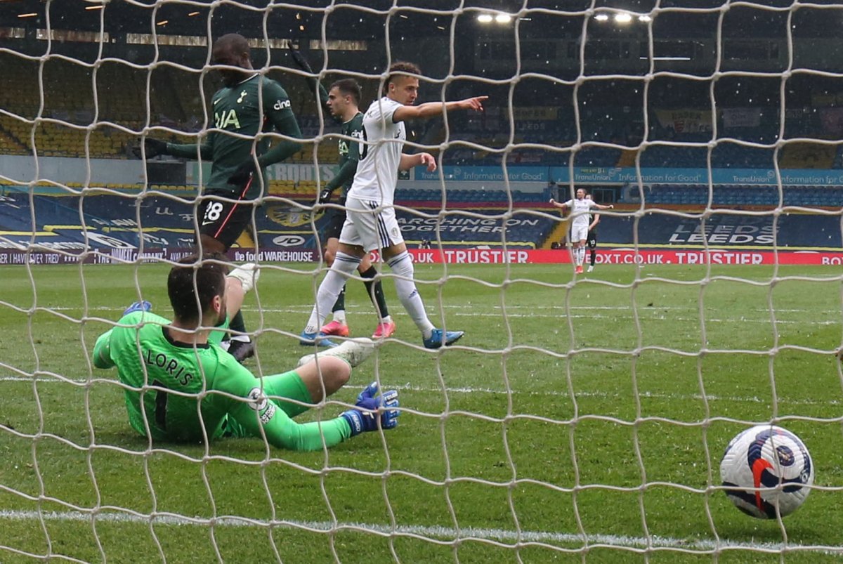 Leeds United, Tottenham ı 3 golle mağlup etti #1