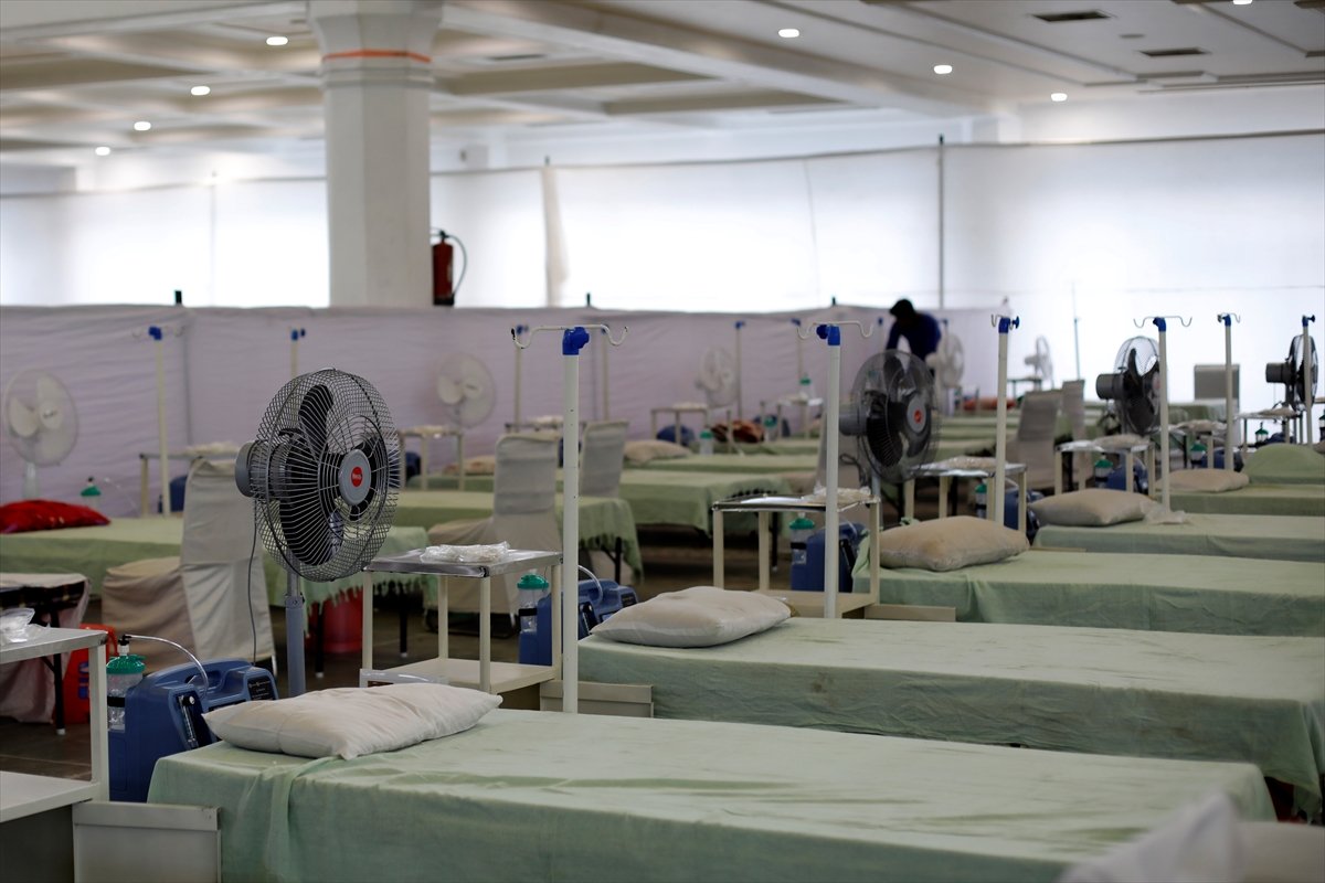 Hindistan da ibadet alanları hastaneye dönüştürülüyor #1