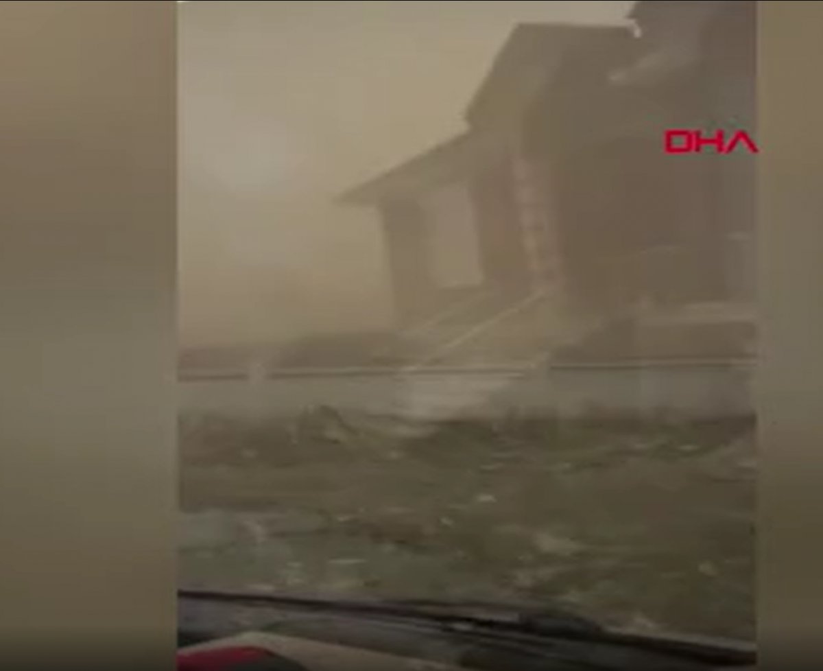 Konya’da etkili olan kum fırtınası kameraya yansıdı  #3
