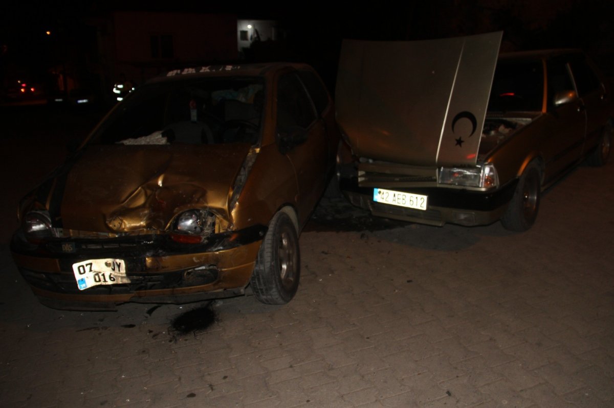 Konya’da iki otomobil çarpıştı: 8 yaralı #1