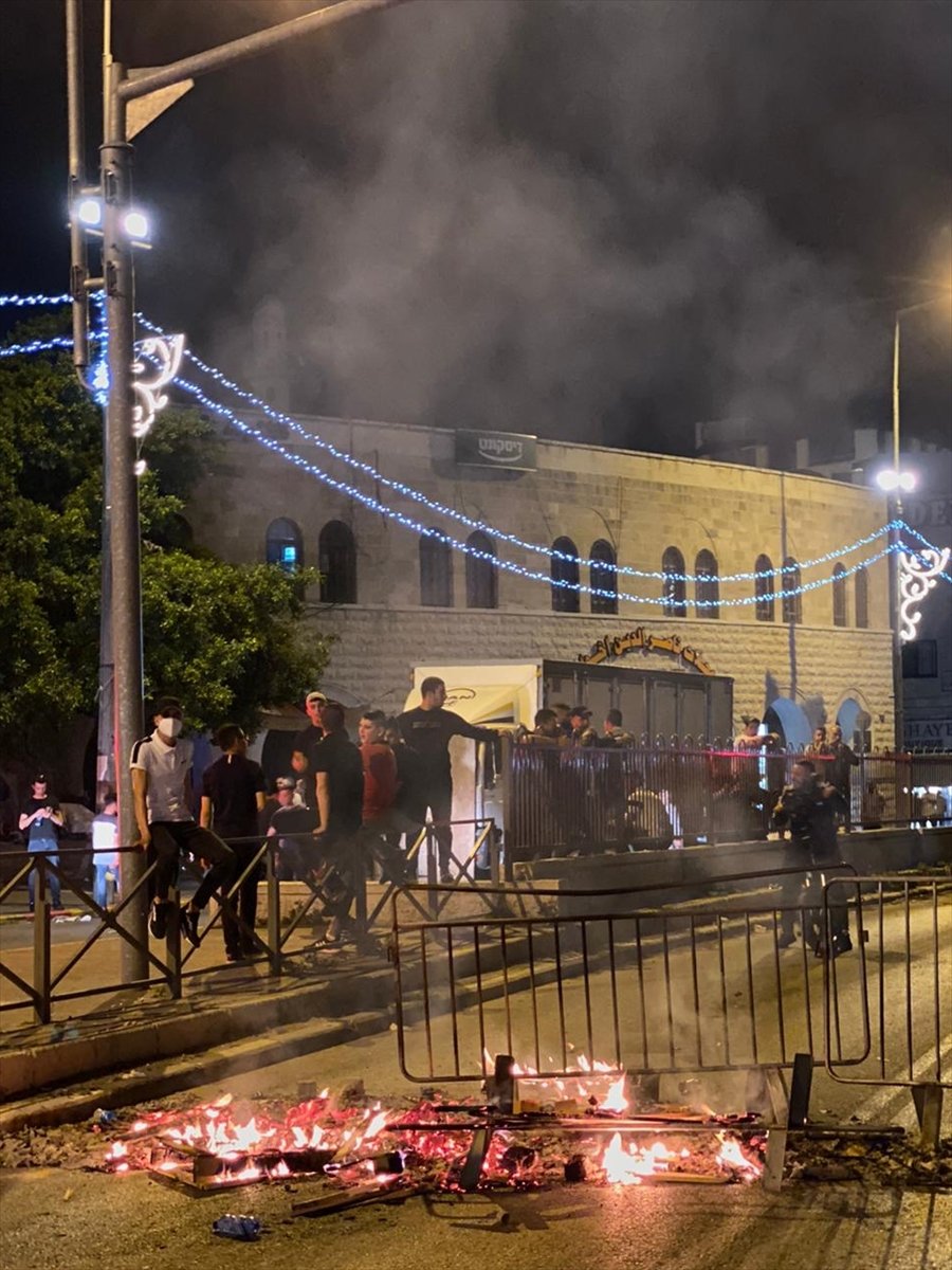 İsrail polisi, Doğu Kudüs ün Şam Kapısı nda yine Filistinlilere saldırdı #1