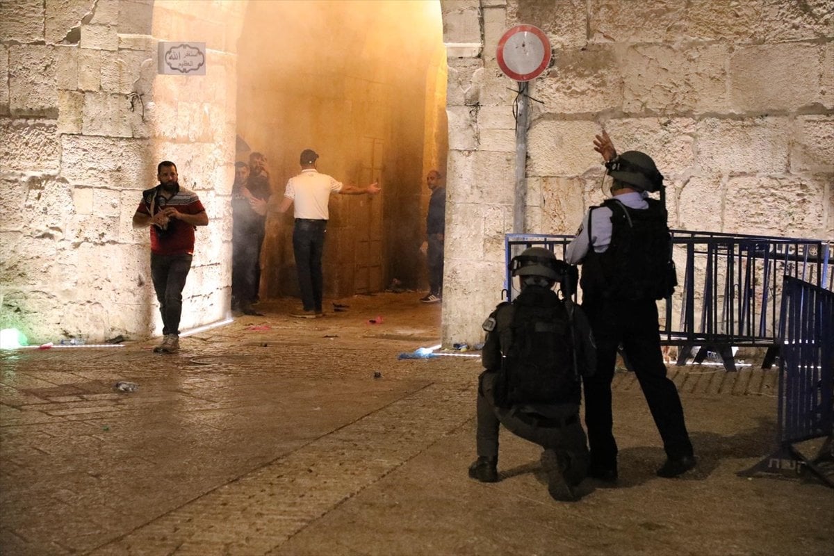 İsrail polisi, Doğu Kudüs ün Şam Kapısı nda yine Filistinlilere saldırdı #4