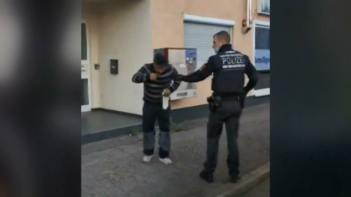 Police intervention to Turkish father who came to the aid of his daughter in Germany #1